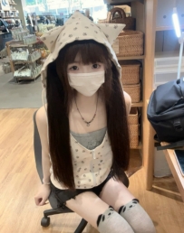 極致骨感：157cm/44kg 纖細身型，小奶青茶的純欲天花板