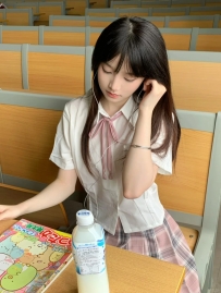拒絕人工美！19歲「美秀」：純天然無整、肌膚雪白，給你最真實的學生妹心動感