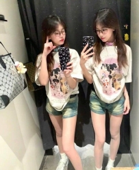 【重口禁忌邊界】極限3P雙飛！兩位眼鏡清純妹子陪你一起玩熟女調教與極致群P快感！