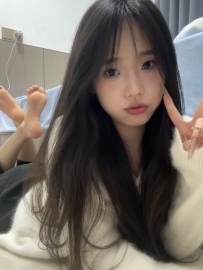 【口技天花板】20歲長腿妹挑戰極品深喉嚨！一邊吹一邊看著你秒繳械