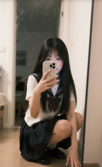 20歲白皙嫩妹：高配合度互動體驗